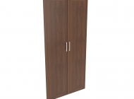 Наполнение двухстворчатого шкафа с деревянными дверьми и вешалкой